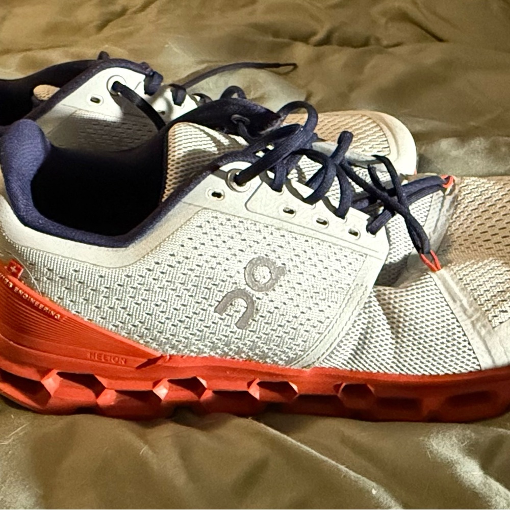On Cloud Running MineralRust Sneakers - Picture 4 of 10